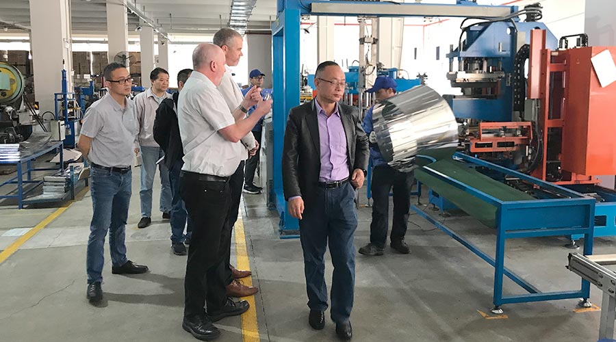 三年疫情后首訪！英國客戶Buyitdirec蒞臨金環(huán)電器視察