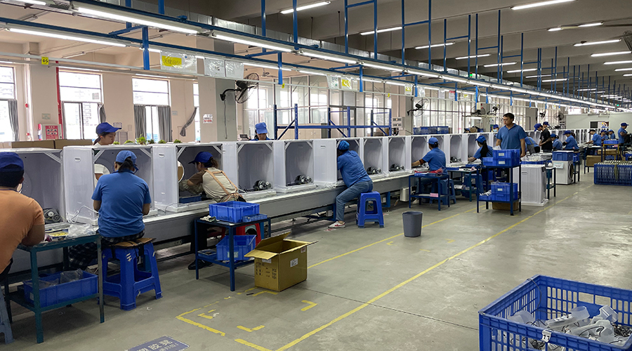 四月訂單高峰，車間繁忙景象