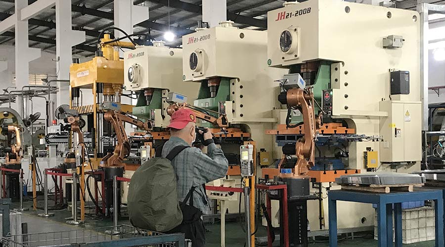 江門市攝影協會蒞臨金環(huán)電器拍攝交流  用鏡頭見證實力！