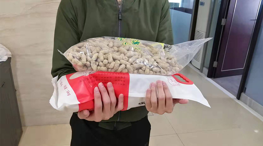 新春關(guān)懷 禮滿(mǎn)情暖！金環(huán)電器給員工發(fā)年貨