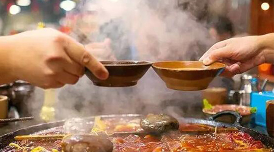 冬天火鍋團(tuán)建引來(lái)一身火鍋味  衣物烘干機(jī)化解職場(chǎng)尷尬！